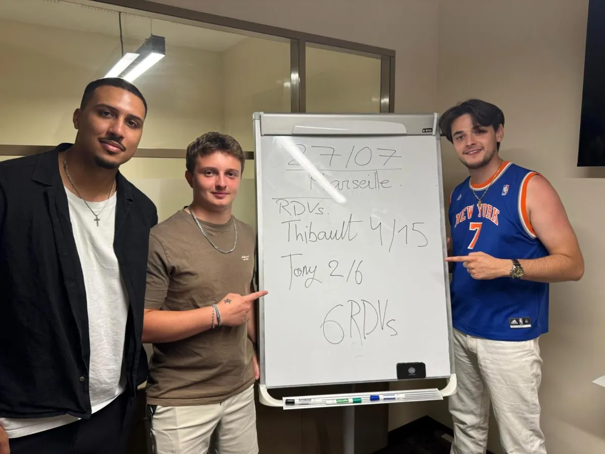 Raphaël Leroy avec Thibault et Tony, à Marseille