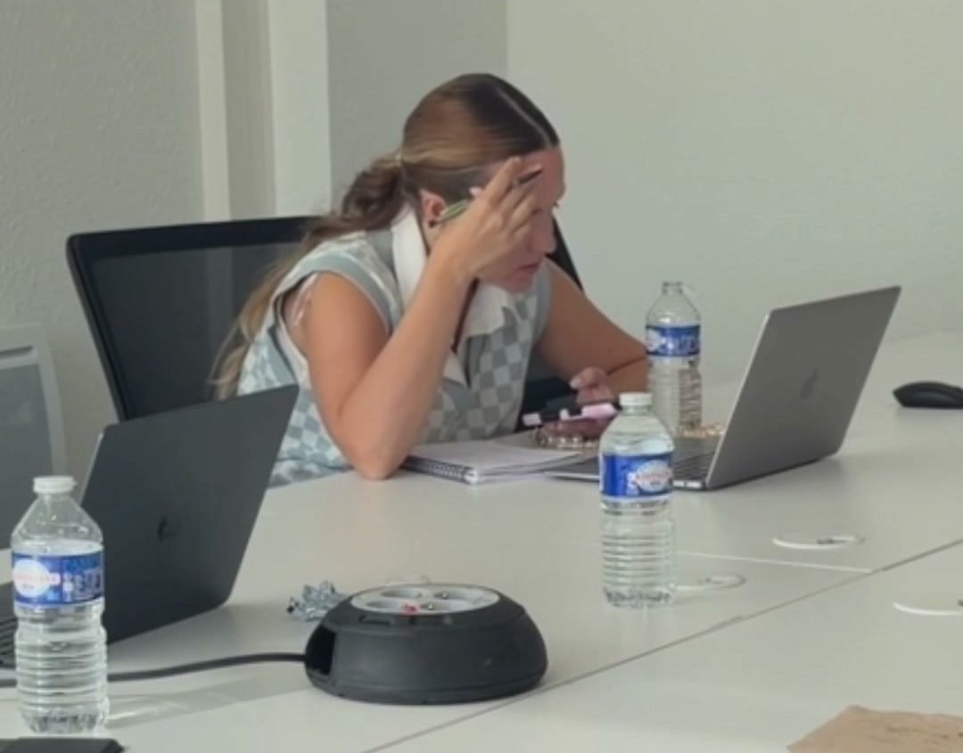 Une commerciale de Brawo en plein appel de prospection
